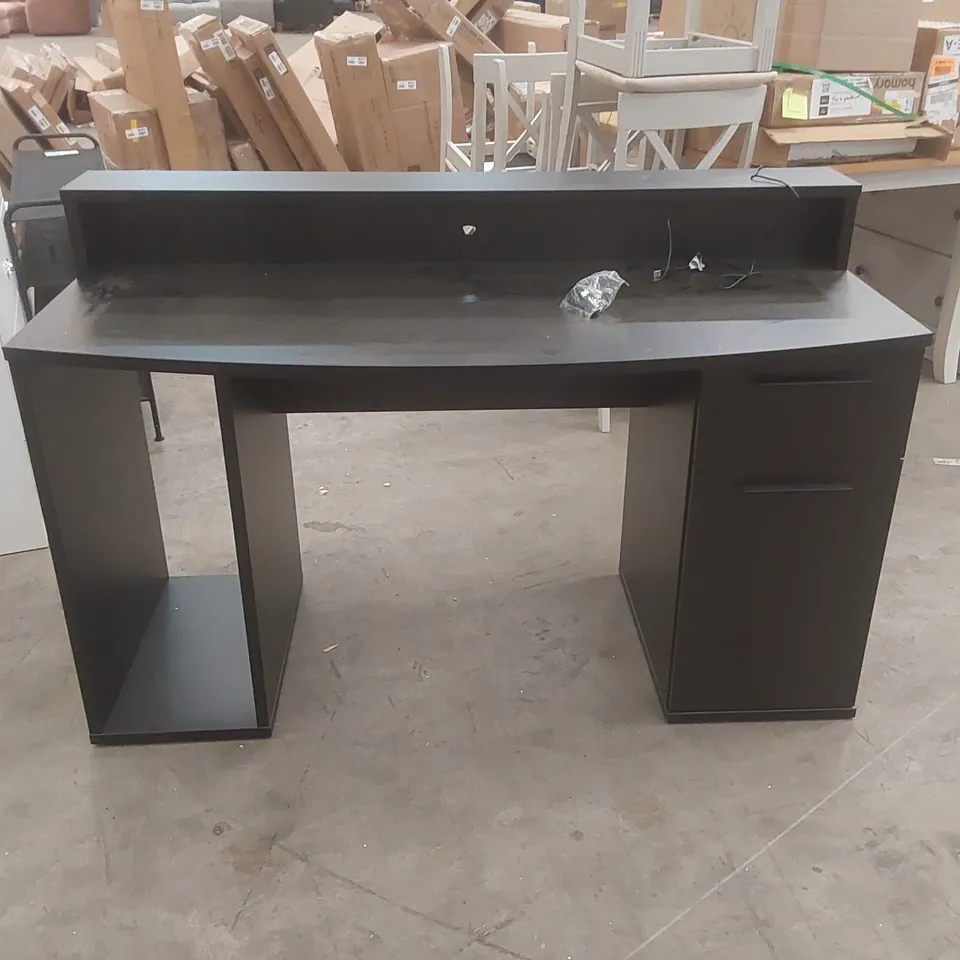 ADIV COMPUTER DESK