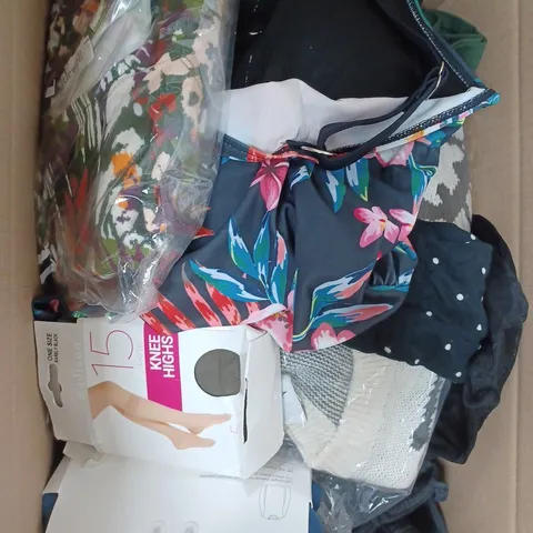 SMALL BOX OF ASSORTED CLOTHING ITEMS TO INCLUDE,JUMPERS T-SHIRTS ,