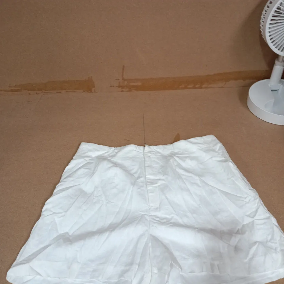 NOBODY'S CHILD WHITE SHORTS – UK 14 (EU 42, USA 10)