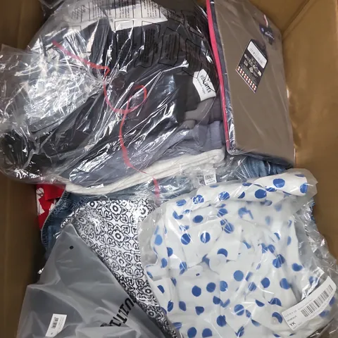 APPROXIMATELY 20 ASSORTED CLOTHING ITEMS IN VARIOUS SIZES, STYLES AND COLOURS