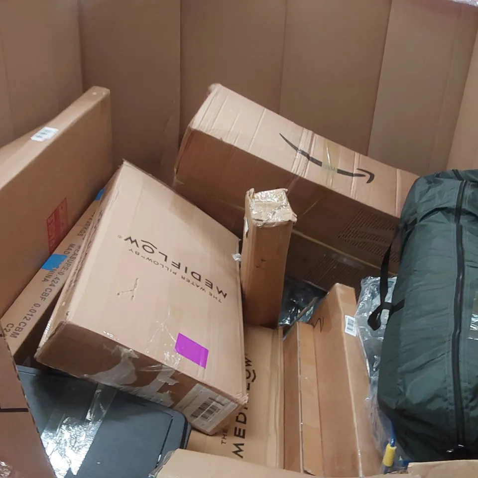 PALLET OF ASSORTED ITEMS INCLUDING: MATTRESS TOPPER, STORAGE BOX, BIN, WOK PAN, WATER PILLOW ECT