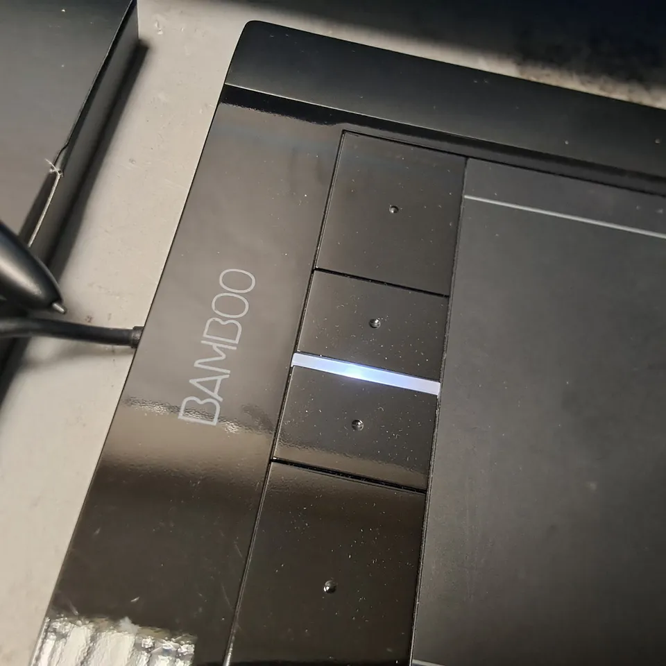 BOXED WACOM BAMBOO PEN & TOUCH DIGITAL DRAWING TABLET