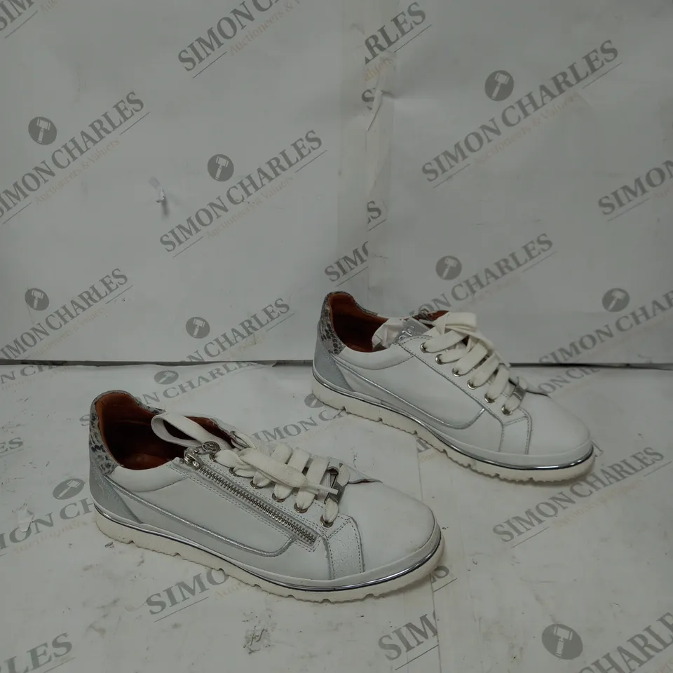 MODA IN PELLE ARIELA WHITE TRAINERS - SIZE 8 BOXED 