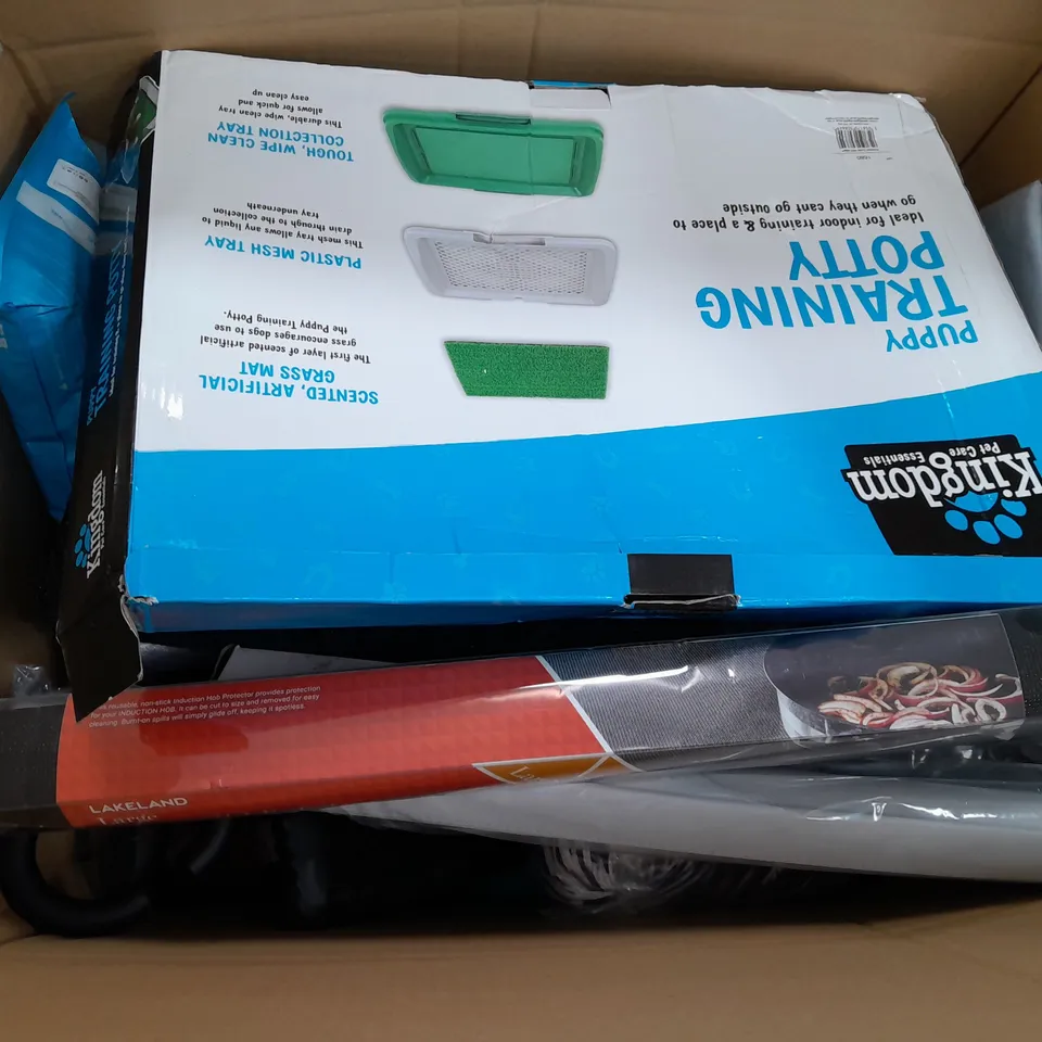 APROXIMATELY 15 ASSORTED HOUSEHOLD ITEMS TO INCLUDE PET TRAINING KIT , BLINDS , ETC 
