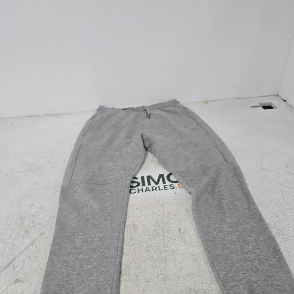 PALLET TO CONTAIN LARGE AMOUNT OF ASSORTED ITEMS TO INCLUDE: 883 POLICE TRACKSUIT BOTTOMS 