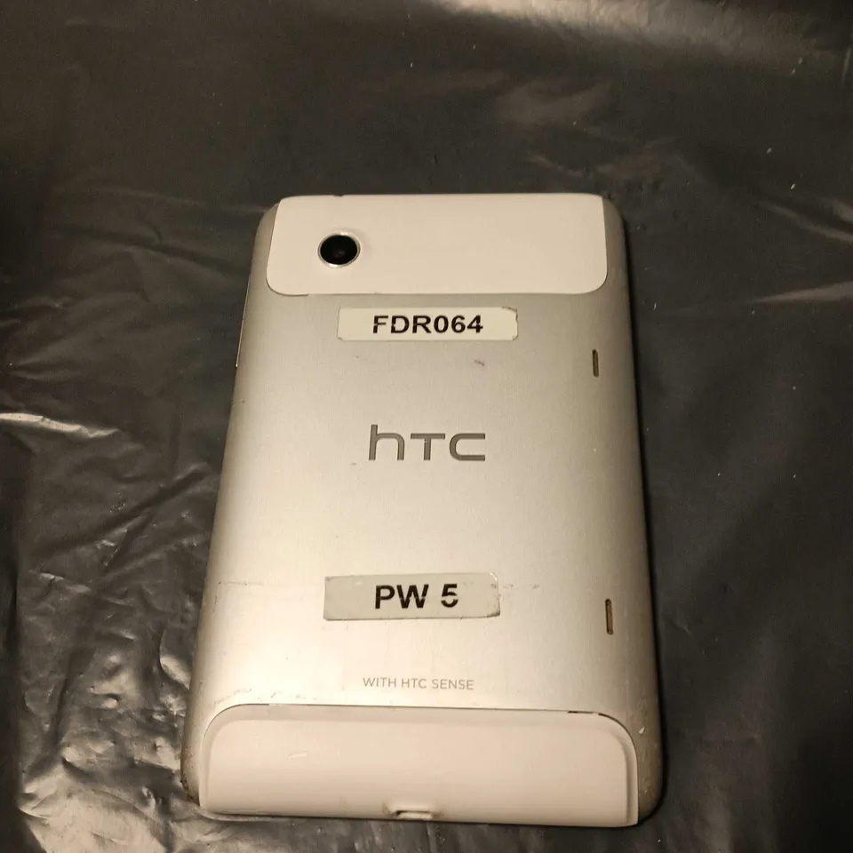 HTC TABLET  – SILVER BACK WITH WHITE CAMERA MODULE 