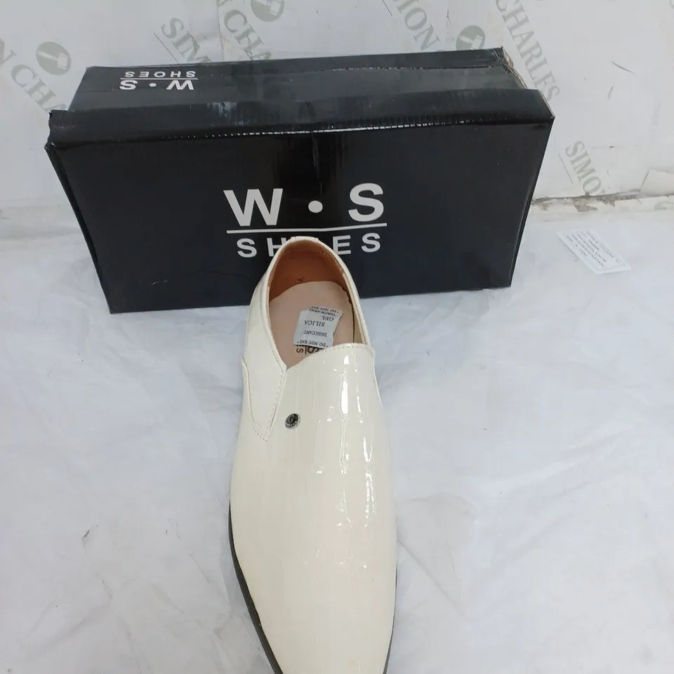 LARGE BOX OF APPROXIMATELY 10 BOXED W.S WHITE CROC SUIT SHOES IN VARIOUS SIZES 
