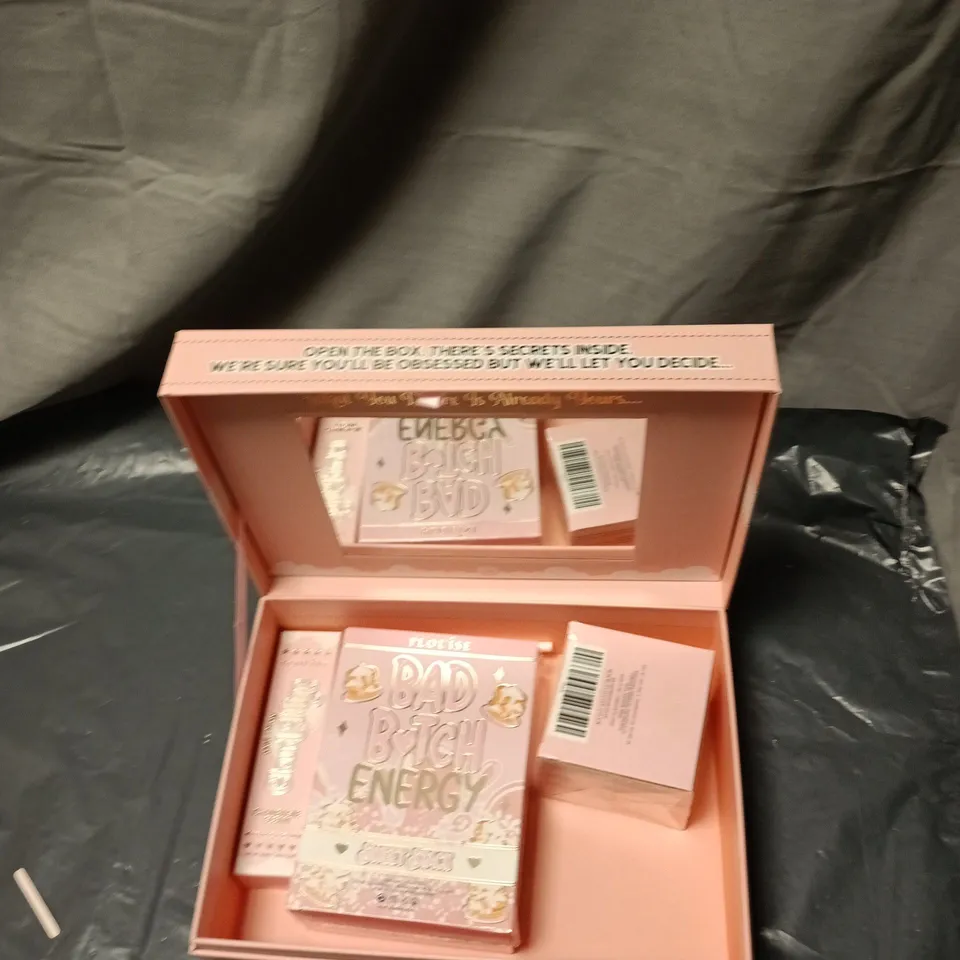 PLOUISE FULFILLING DREAMS MAKE-UP GIFT SET – PINK BOX