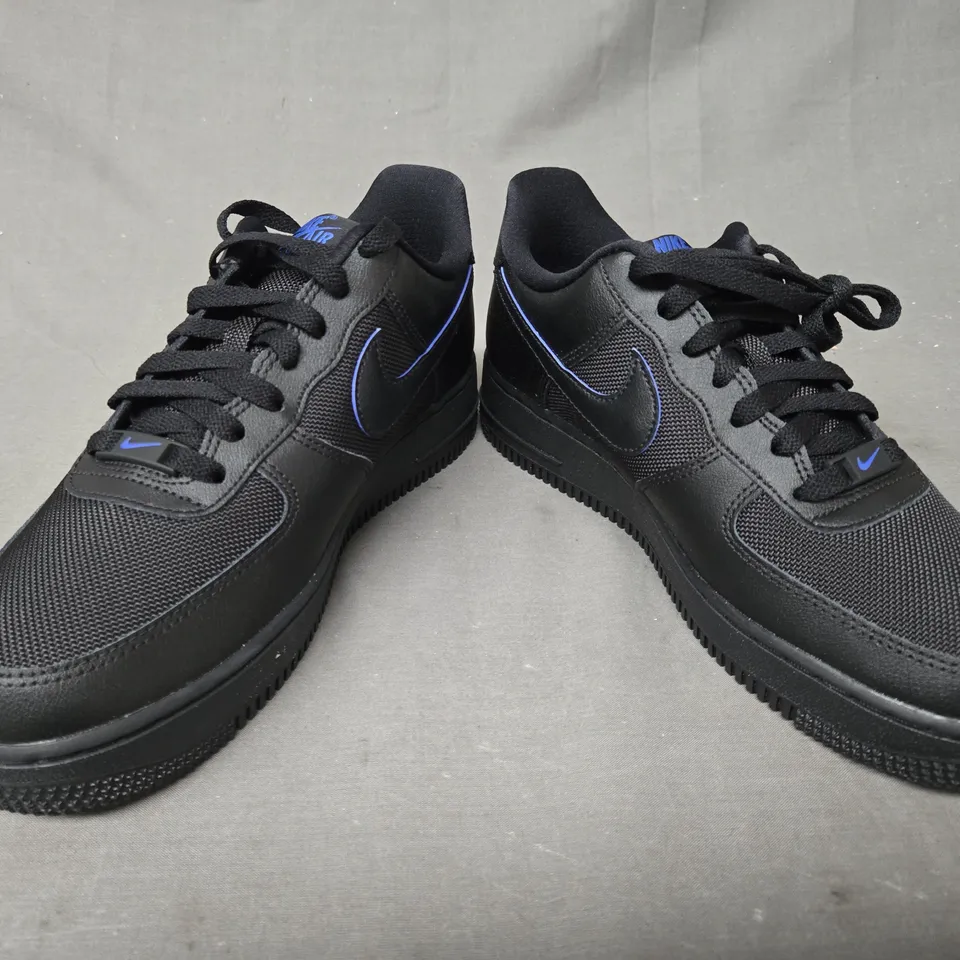 BOXED PAIR OF NIKE AIR FORCE 1 '07 SHOES IN BLACK/BLUE UK SIZE 6