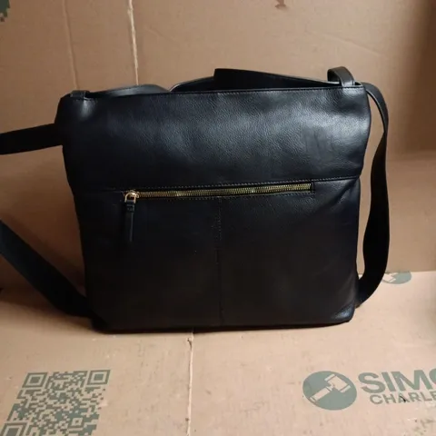 2 X ASHWOOD LEATHER SHOULDER BAG BLACK