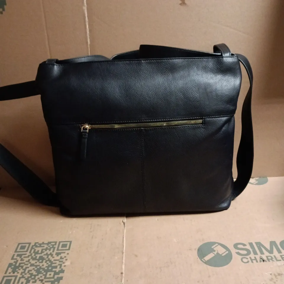 2 X ASHWOOD LEATHER SHOULDER BAG BLACK