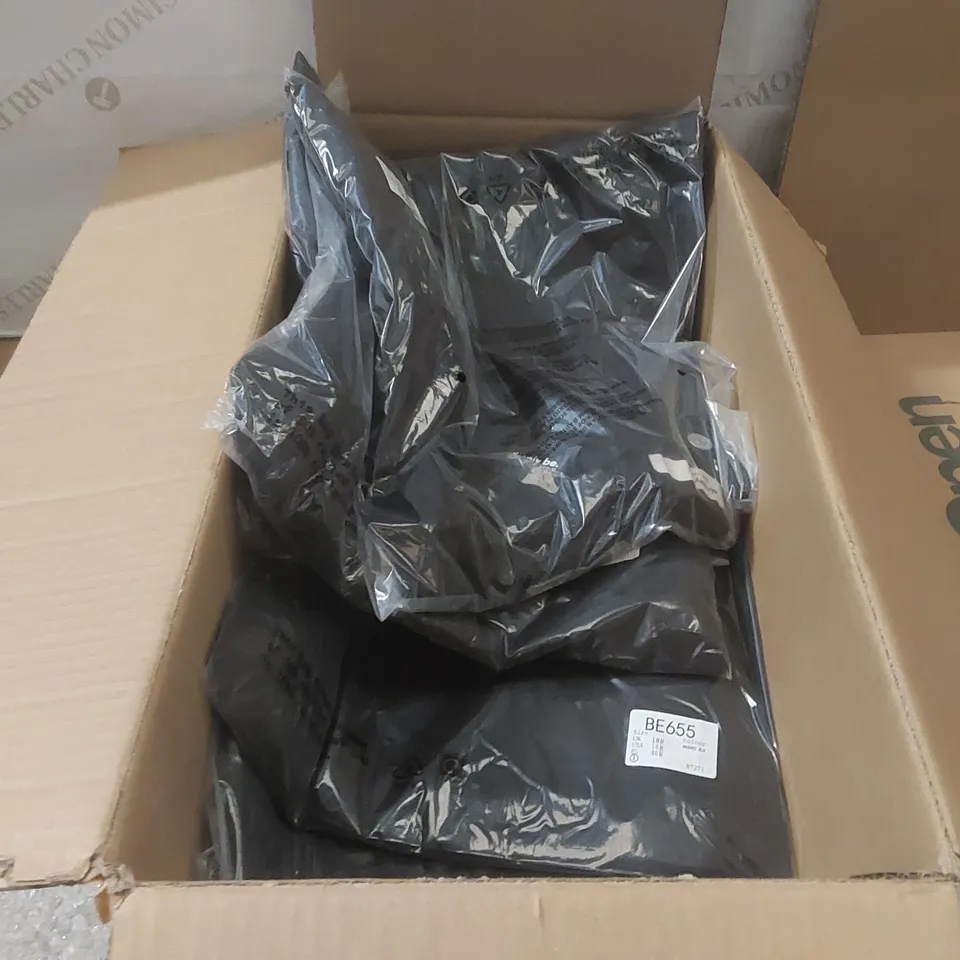 BOX CONTAINING APPROXIMATELY 6x BRAND NEW SIMPLY BE WASHED BLACK PLEAT DETAIL JEANS - SIZE 18R