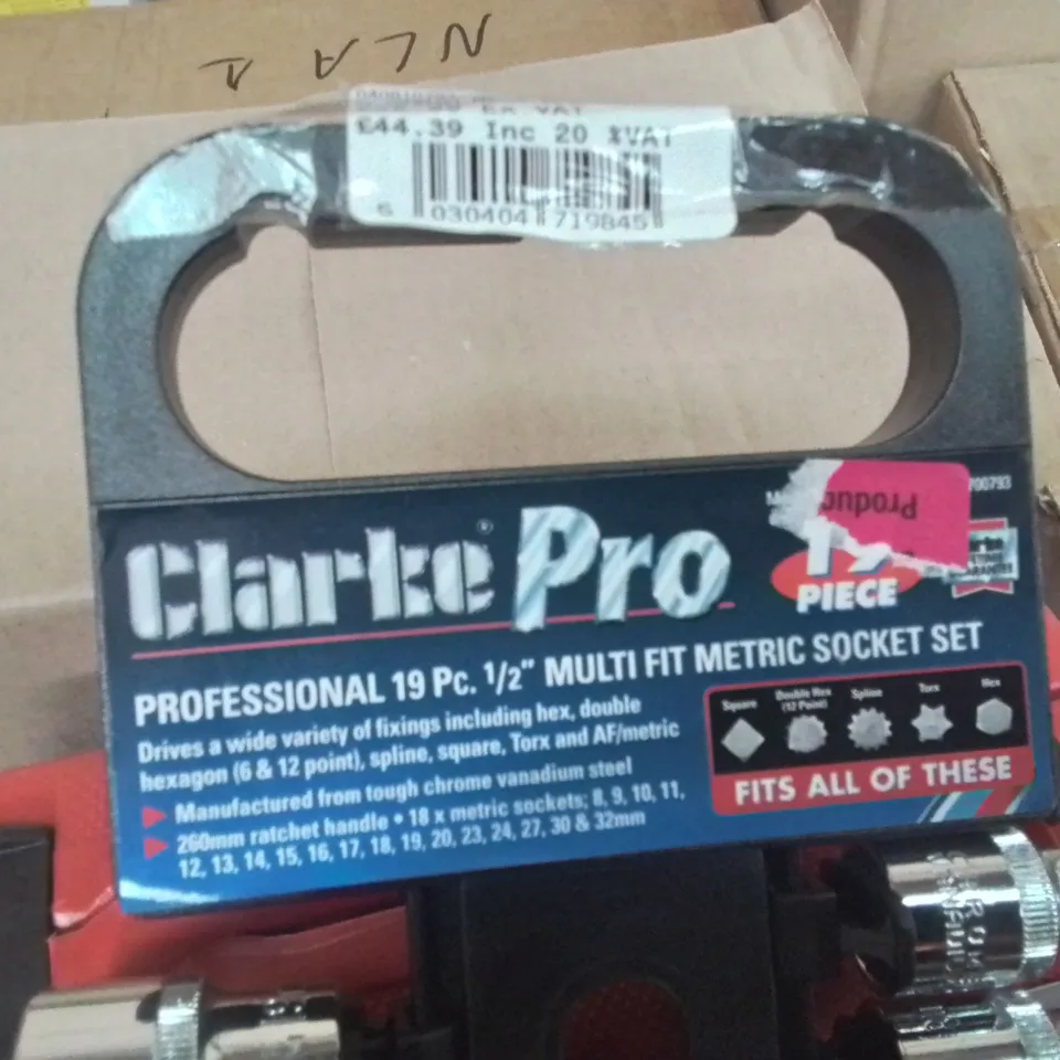 MIXED BOX OF TOOLS TO INCLUDE: CLARKE 3PC BALL JOINT SEPARATOR SET, LARGE SOCKET SET, ¼" AIR DIE GRINDER WITH EXTENSION 
