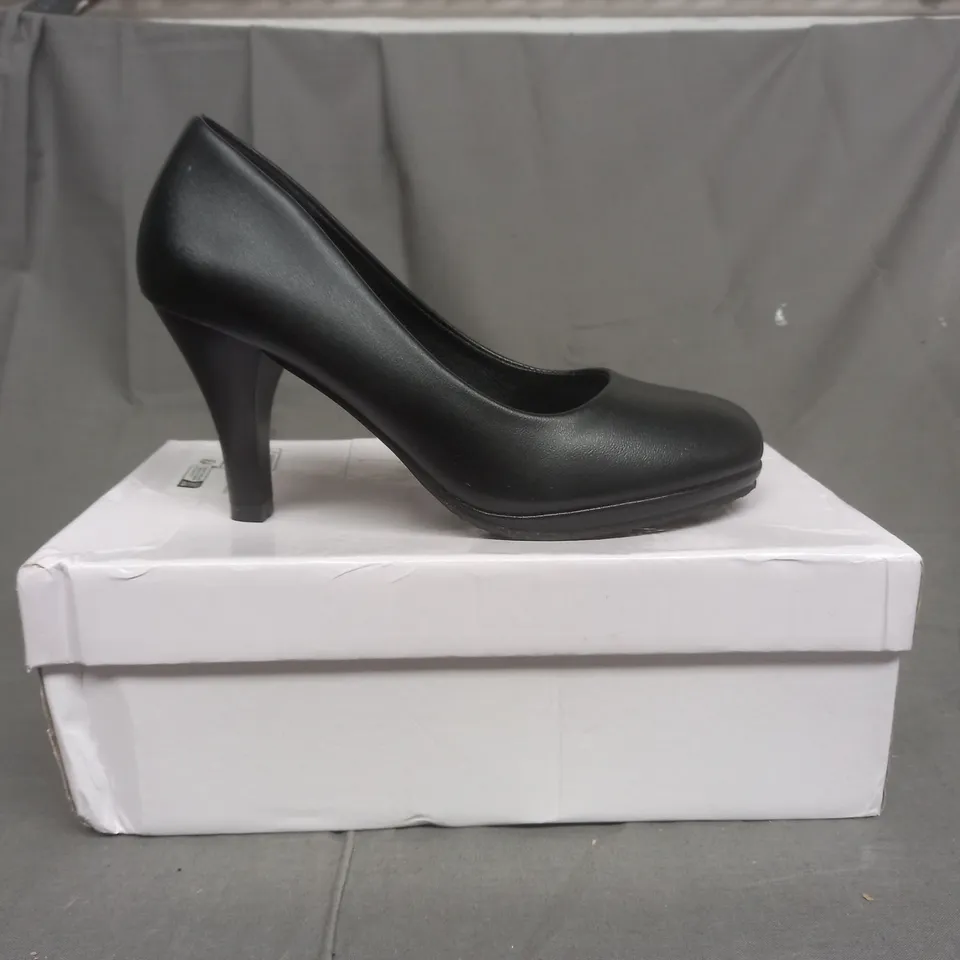 BOXED PAIR OF TMT TAIMUFENG SHOES HEELS IN BLACK EU SIZE 38