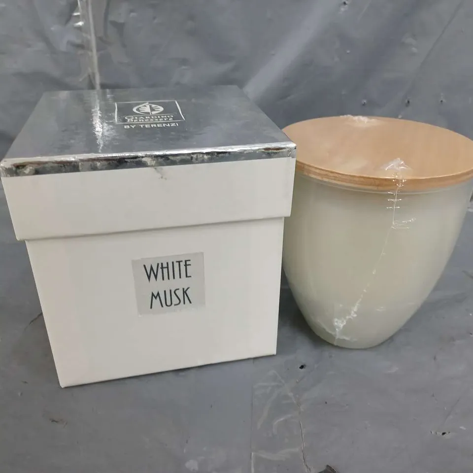 GIARDINO BENESSERE WHITE MUSK SCENTED CANDLE IN GLASS