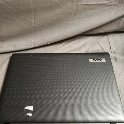 ACER ASPIRE LAPTOP – DARK GREY TEXTURED LID, UK KEYBOARD