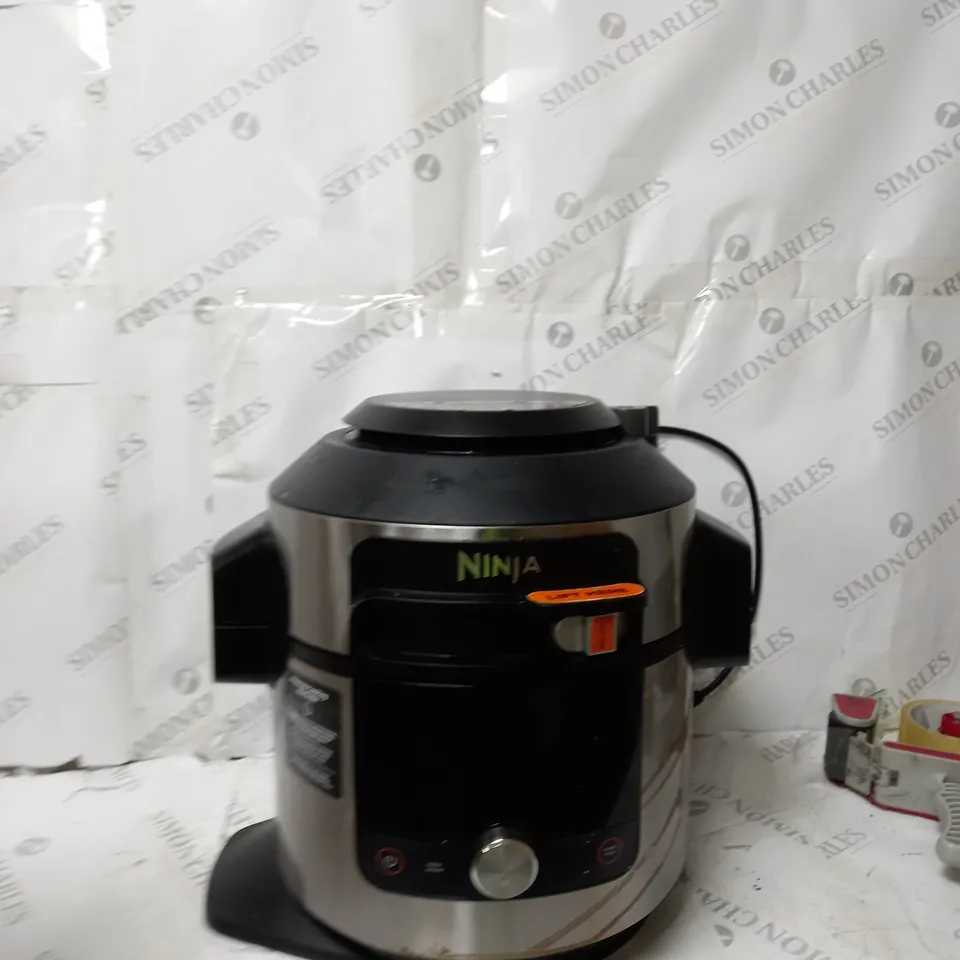BOXED NINJA FOODI MAX SMARTLID 7.5L MULTI COOKER & AIR FRYER
