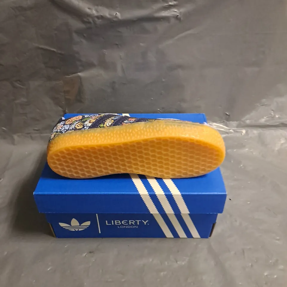 BOXED PAIR OF ADIDAS KIDS X LIBERTY LONDON GAZELLE SHOES IN PURPLE MULTI SIZE 8.5K