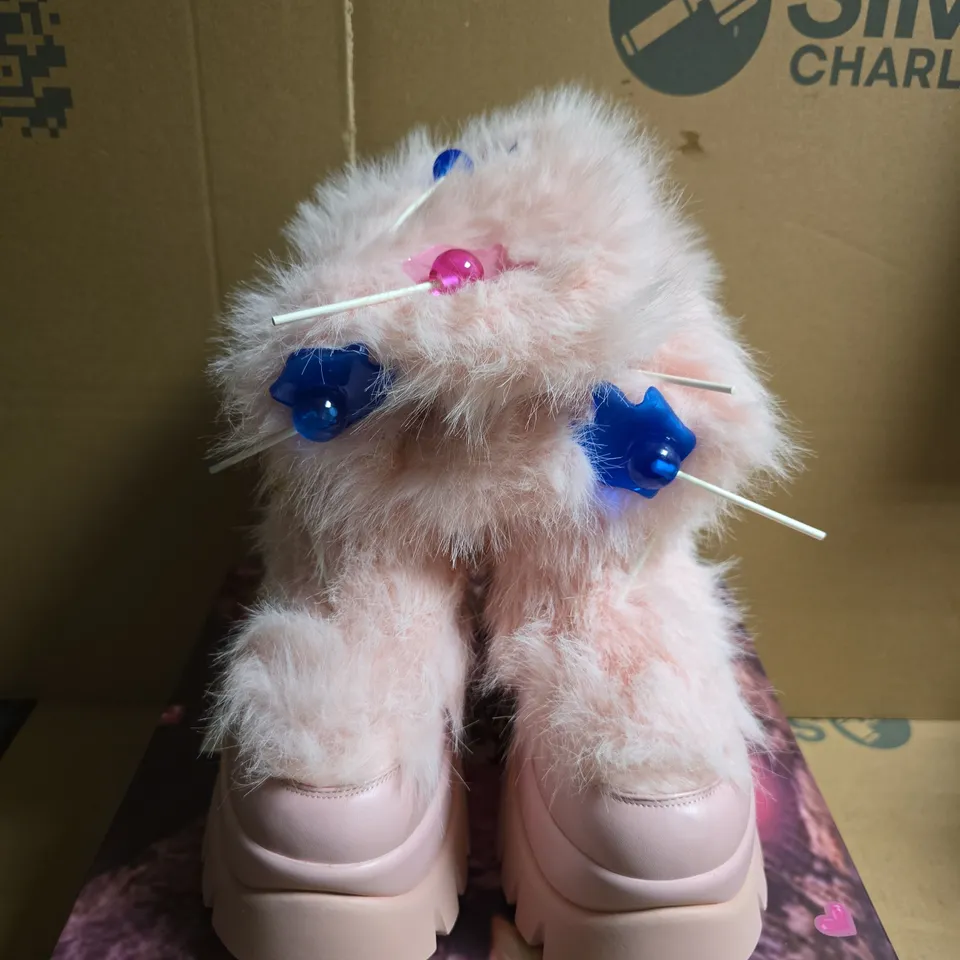 BOXED PAIR OF KOI HAIRY LOLLIPOP SNOW BOOTS - CANDY PINK - UK SIZE 5