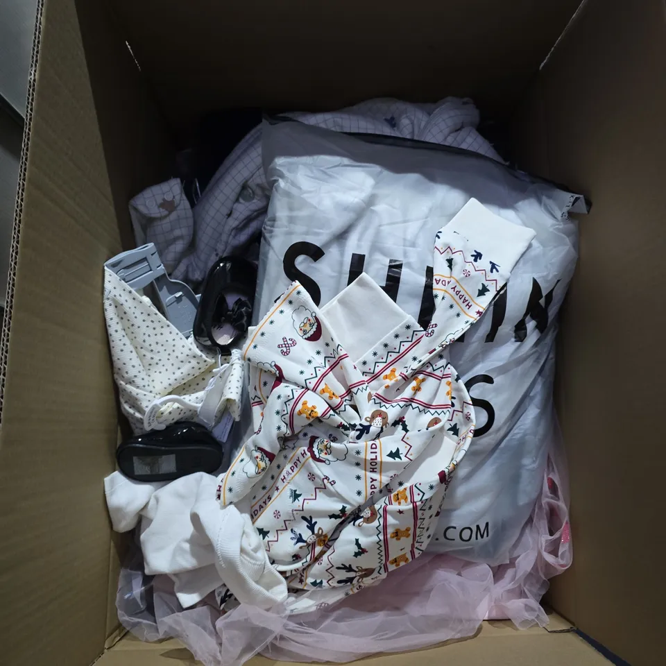 BOX OF APPROXIMATELY 25 KIDS CLOTHING ITEMS INCLUDING: 2X BLACK JOGGERS AND RED FUR HOOD GILLET