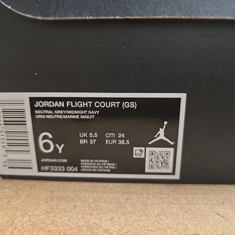 BOXED PAIR OF JORDAN FLIGHT COURT GS TRAINERS – UK 5.5