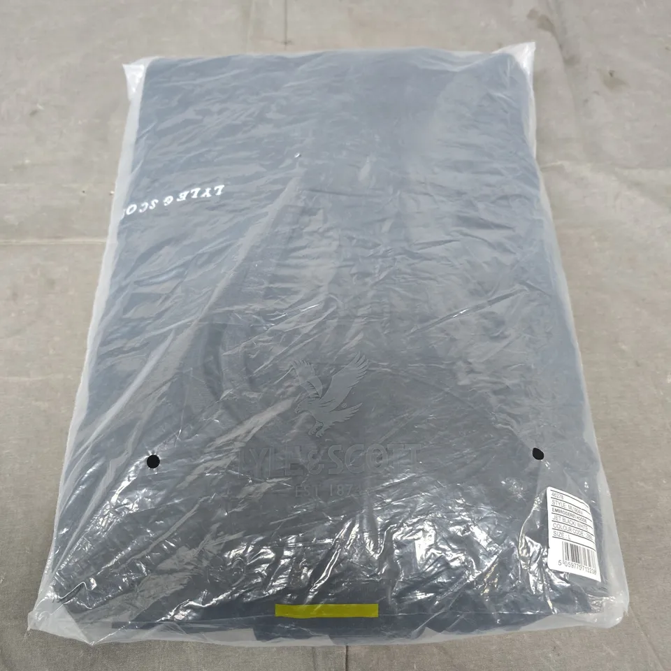 LYLE & SCOTT EMBROIDERED HOODIE – JET BLACK/WHITE, SIZE L