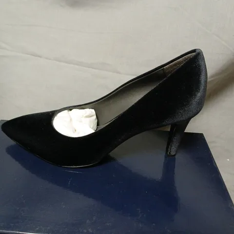 CALPIERRE VELVET PUMPS – VELLUTO NERO, UK 6.5 (EU 39.5)