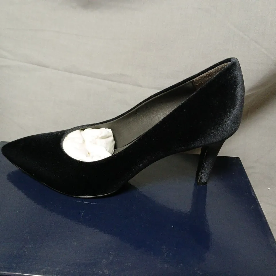 CALPIERRE VELVET PUMPS – VELLUTO NERO, UK 6.5 (EU 39.5)