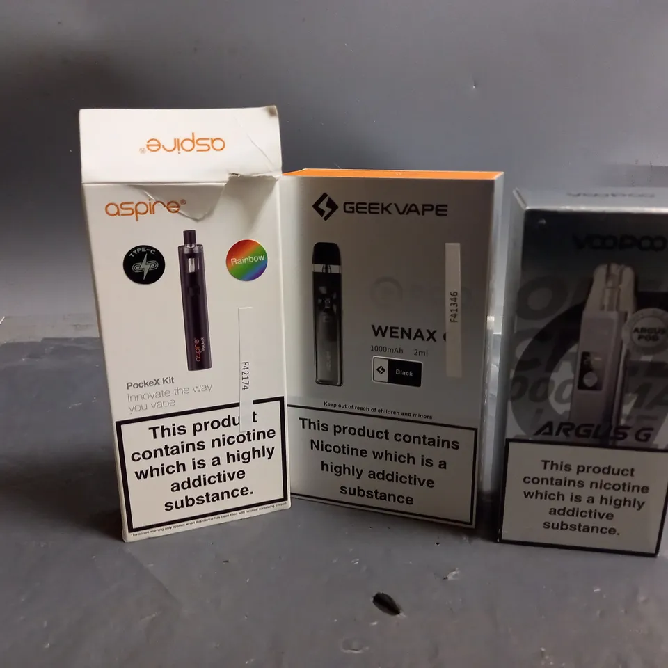 APPROXIMATELY 20 VAPES & E-CIGARETTES TO INCLUDE ASPIRE POCKEX KIT, GEEKVAPE WENAX Q, VOOPOO ARGUS G, ETC