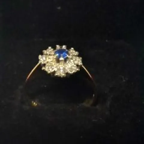 18CT GOLD CLUSTER RING SET WITH A SAPPHIRE AND DIAMONDS