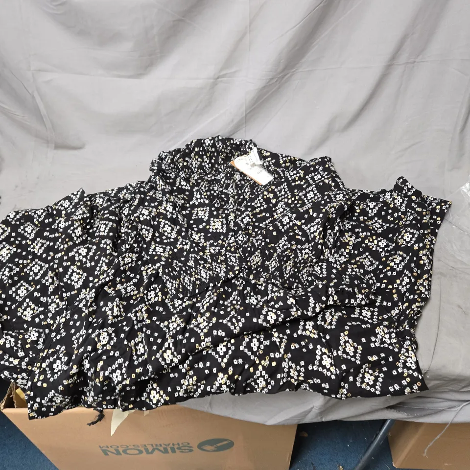 BOX OF APPROXIMATELY 6 X MONSOON 3/4 SLEEVE SHIRT DRESS, MULTI COLOURED PATTERN. UK SIZE 10