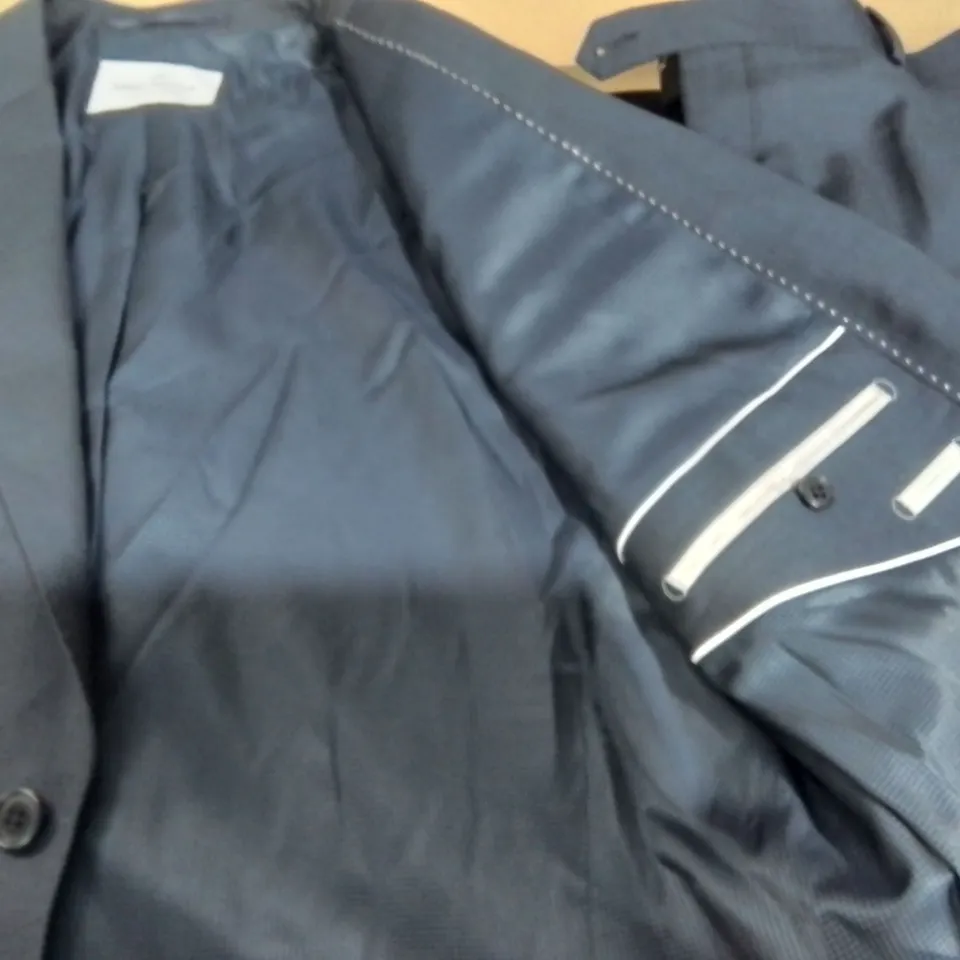 DANIEL HECHTER WOOL NAVY SUIT JACKET AND TROUSERS - CHEST 44" WAIST 42" LEG 31"