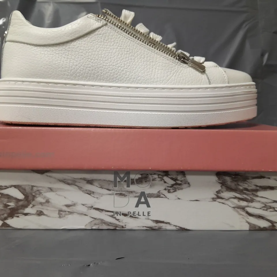 MODA IN PELLE AZARA TRAIN WHITE SIZE 6