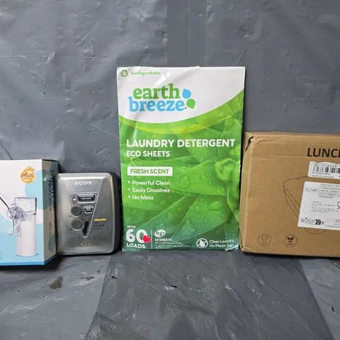 APPROXIMATELY 15 ASSORTED ITEMS TO INCLUDE - LUNCH BOX , EARTH BREEZE FRESH DETERGENT SHEET , SONY WALKMAN ETC