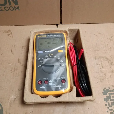 FLUKE CAT III 600V DIGITAL MULTIMETER 15B+