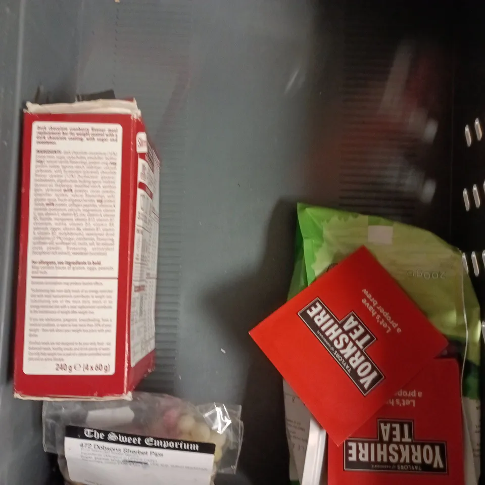 APPROXIMATELY 10 ASSORTED FOOD/DRINK PRODUCTS TO INCLUDE TAYLORS COFFEE, SLIMFAST BARS, WATERMELON SWEETS ETC