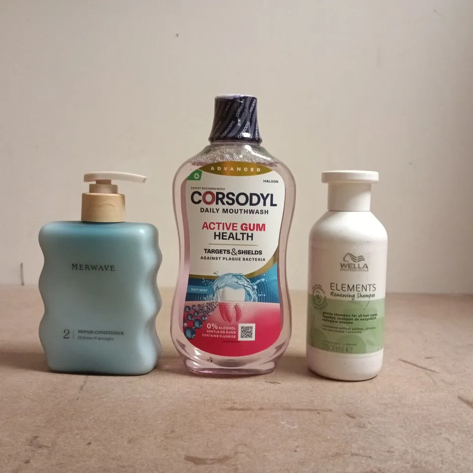 APPROXIMATELY 15 ASSORTED COSMETIC ITEMS TO INCLUDE MERWAVE, WELLA, ETC - COLLECTION ONLY