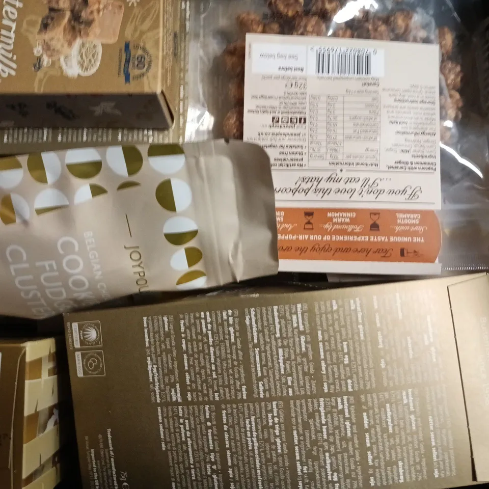 APPROXIMATELY 10 ASSORTED FOOD AND DRINK ITEMS TO INCLUDE GINGERBREAD, POPCORN, ETC