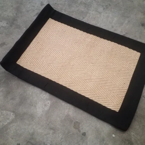 QUALITY DESIGNER AREA RUG APPROXIMATELY 40×60CM