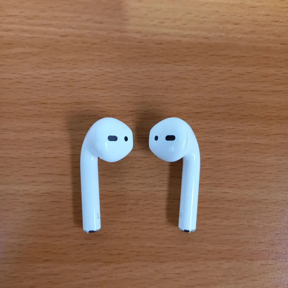 APPLE AIRPODS