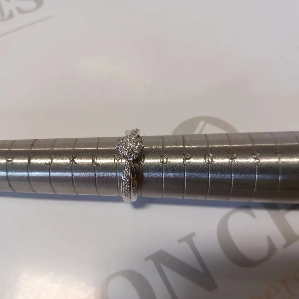 9CT WHITE GOLD RING WITH NATURAL DIAMONDS TO THE CENTE AND SHOULDERS