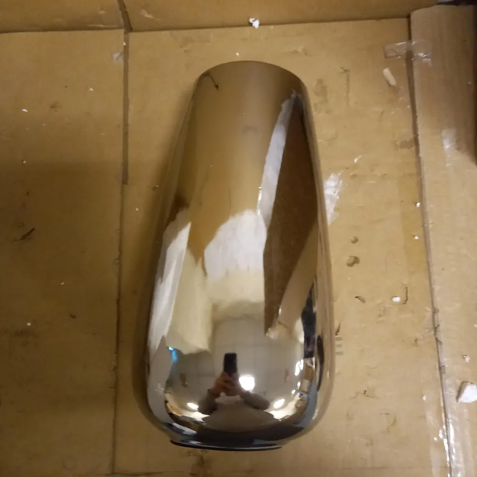SHINY SI;VER CERMAIC VASE 