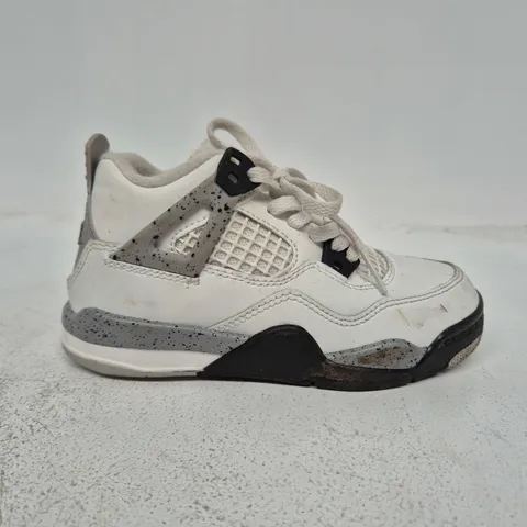 UNBOXED PAIR OF NIKE AIR JORDAN KIDS TRAINERS IN WHITE/BLACK - UK 11