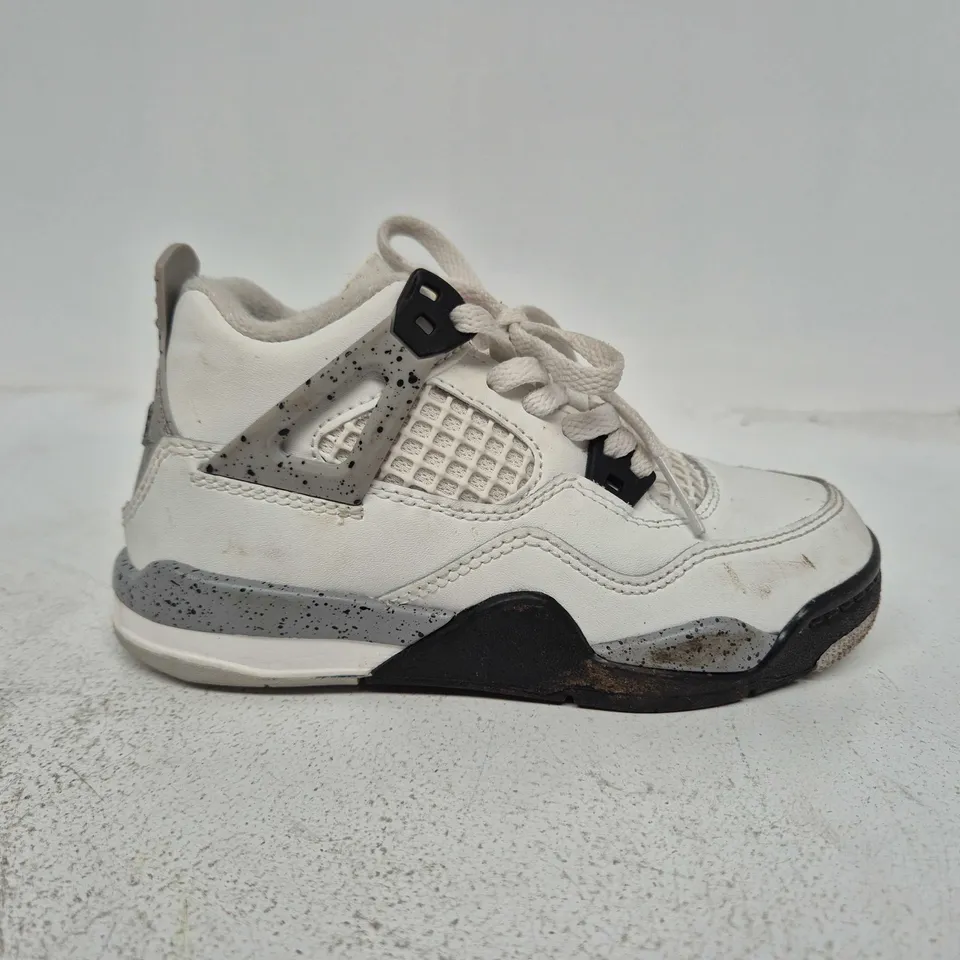UNBOXED PAIR OF NIKE AIR JORDAN KIDS TRAINERS IN WHITE/BLACK - UK 11
