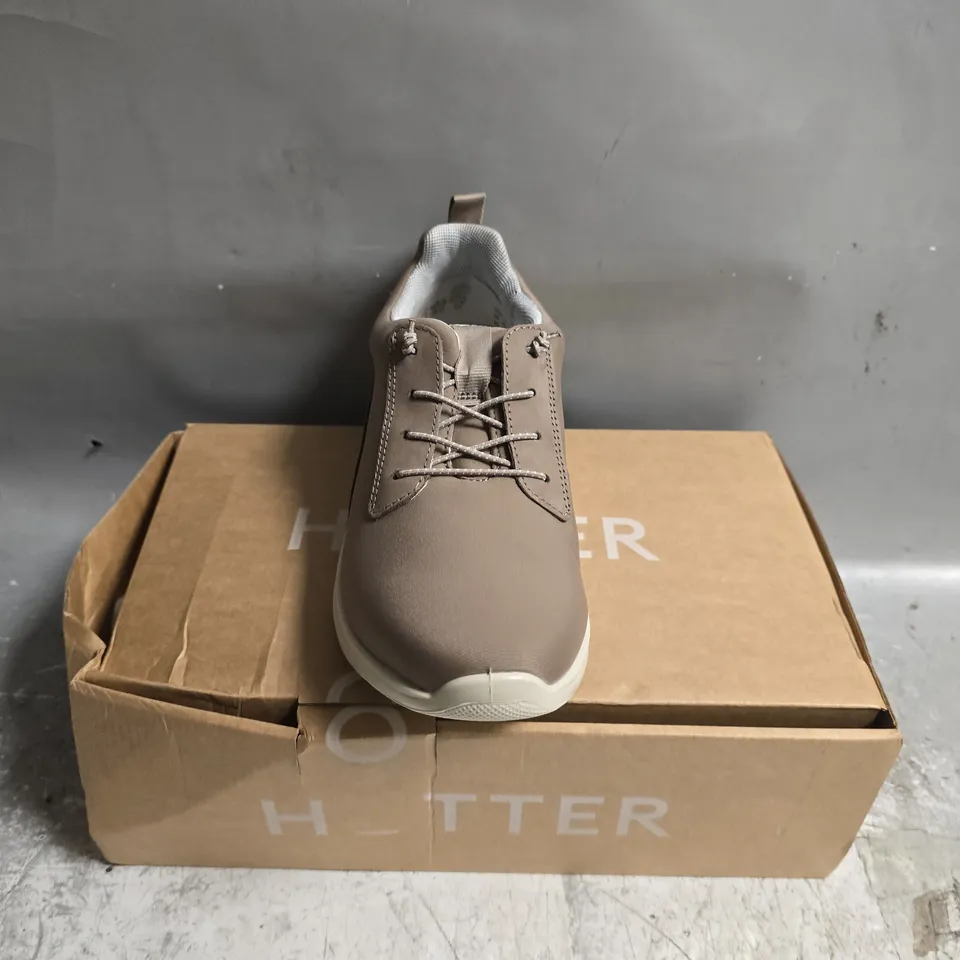 BOXED PAIR OF HOTTER DASH TRAINERS IN MINK - UK 4.5