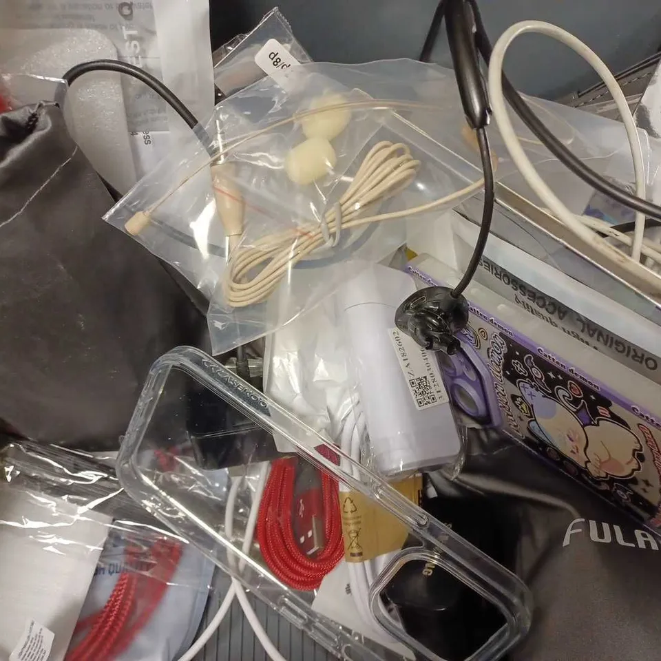 LOT OF APPROX 20 ASSORTED MOBILE PHONE ACCESSORIES TO INCLUDE SCREEN PROTECTORS, SELFIE RING LIGHT, WIRED EARPHONES, ETC