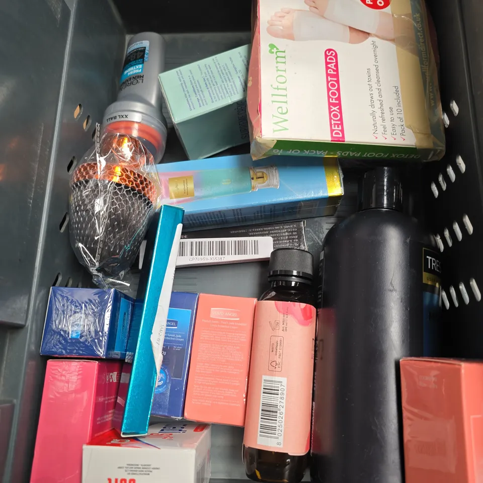 APPROXIMATEY 20 HEALTH AND BEAUTY PRODUCTS TO INCLUDE - THE ORDINARY GLYCOLIC ACID TONER - HERSHESHONS AMOST EVERYTHING CREAM - ACRYLIC NAILS - ETC