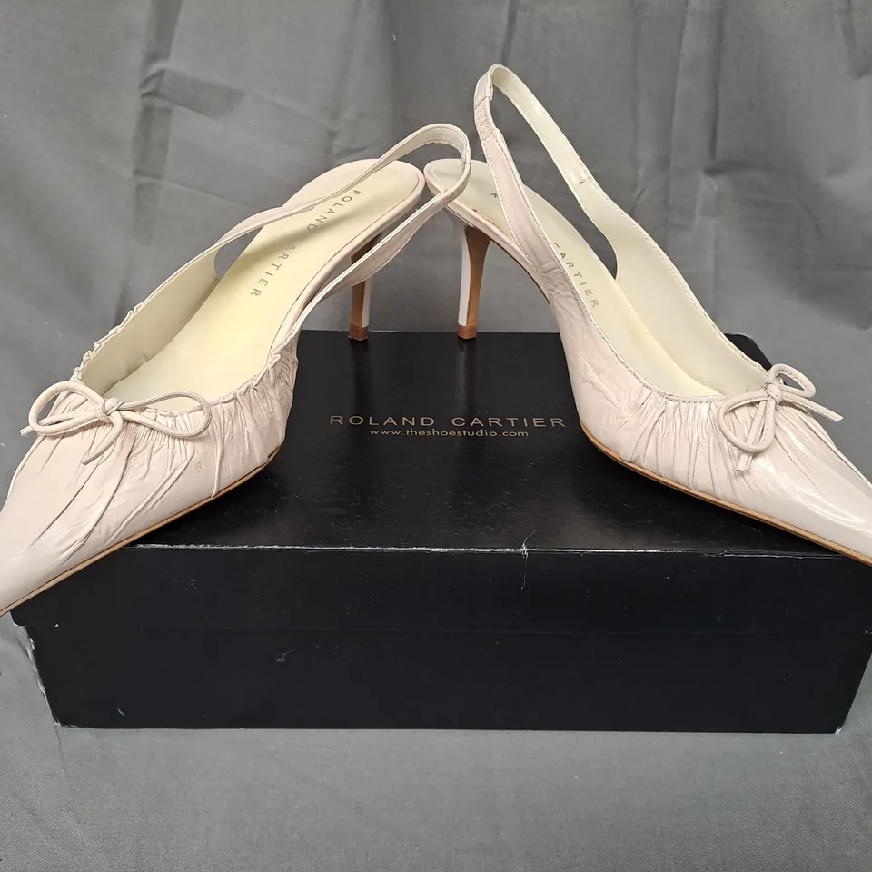 BOXED PAIR OF ROLAND CARTIER POINTED TOE HEELED SHOES IN BEIGE EU SIZE 38
