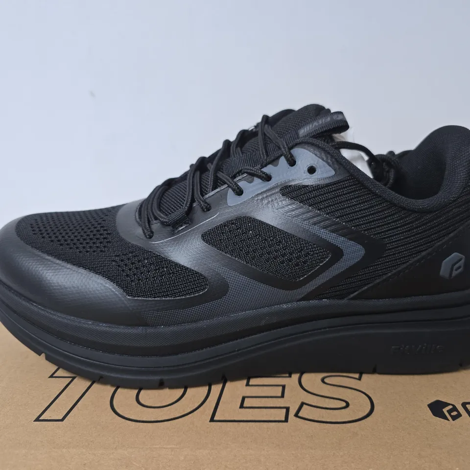 BOXED THE FITVILLE MEN'S CLOUD WANDERER TRAINERS, BLACK - SIZE UK 11