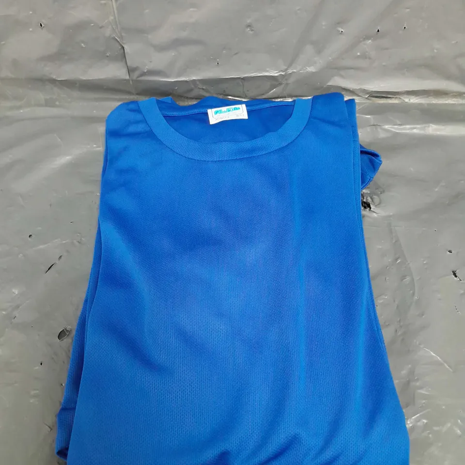LOT OF FIVE BLUE SPORTS T-SHIRTS SIZE 9/11